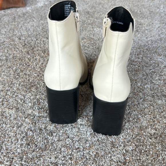 Faryl by farylrobin Size 8 Off-Whute Bootie - Picture 2 of 4